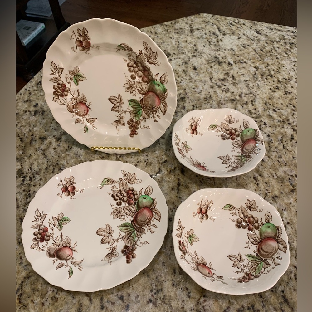 Johnson Bros Harvest Time - 2 Plates and 2 Bowls